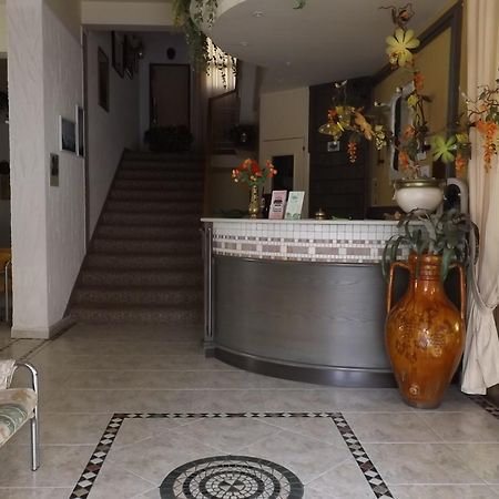Hotel Victory Cesenatico Kültér fotó