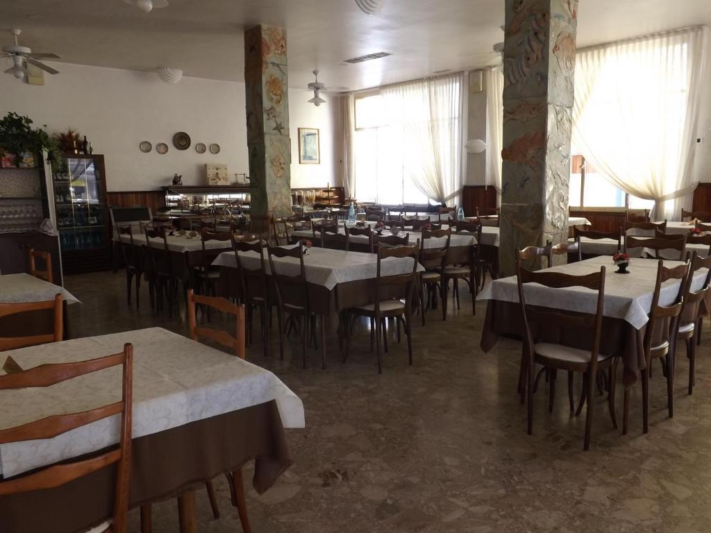 Hotel Victory Cesenatico Kültér fotó