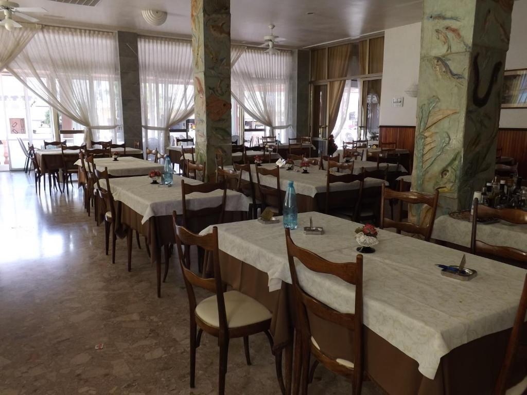 Hotel Victory Cesenatico Kültér fotó