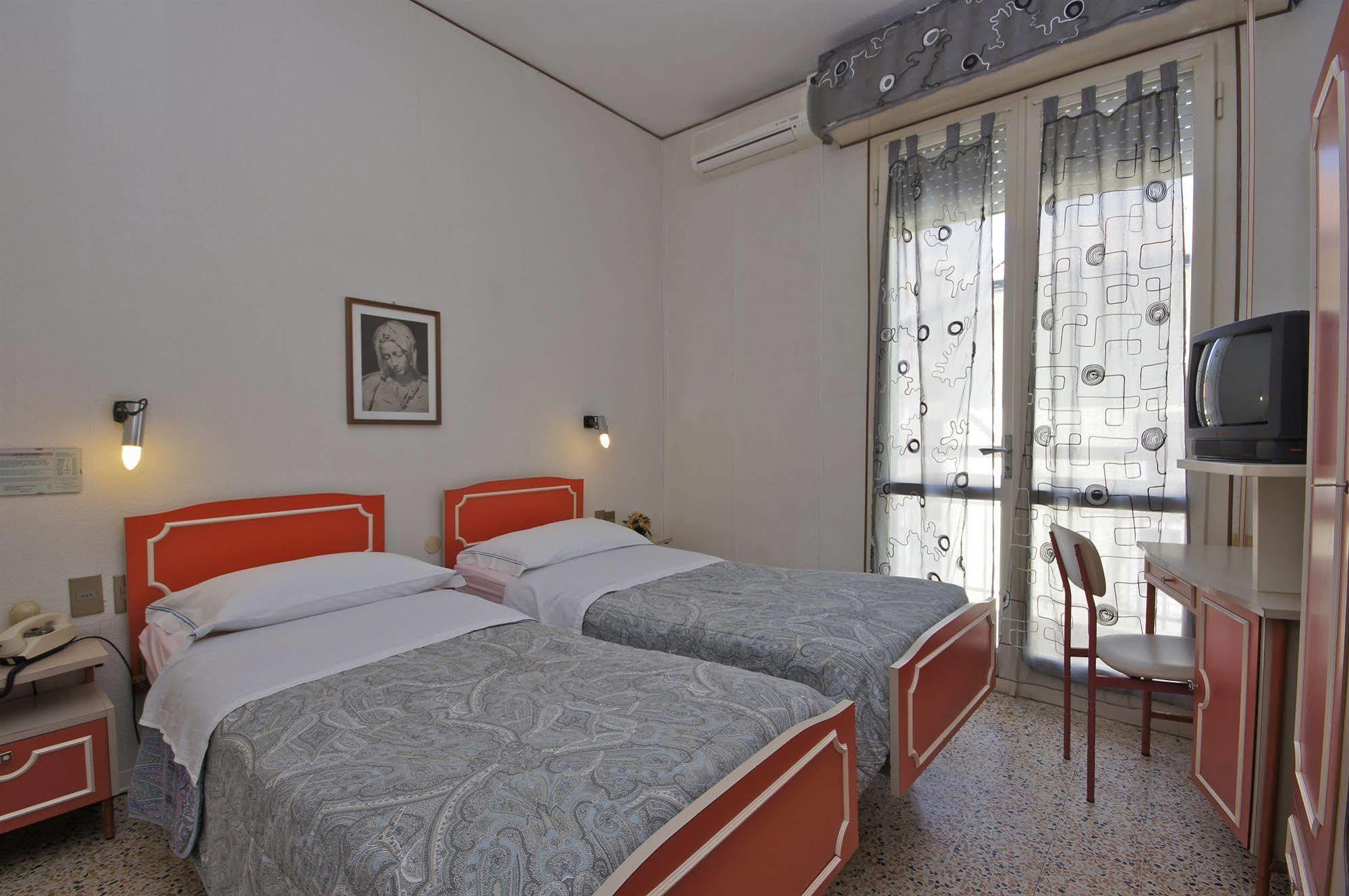 Hotel Victory Cesenatico Kültér fotó