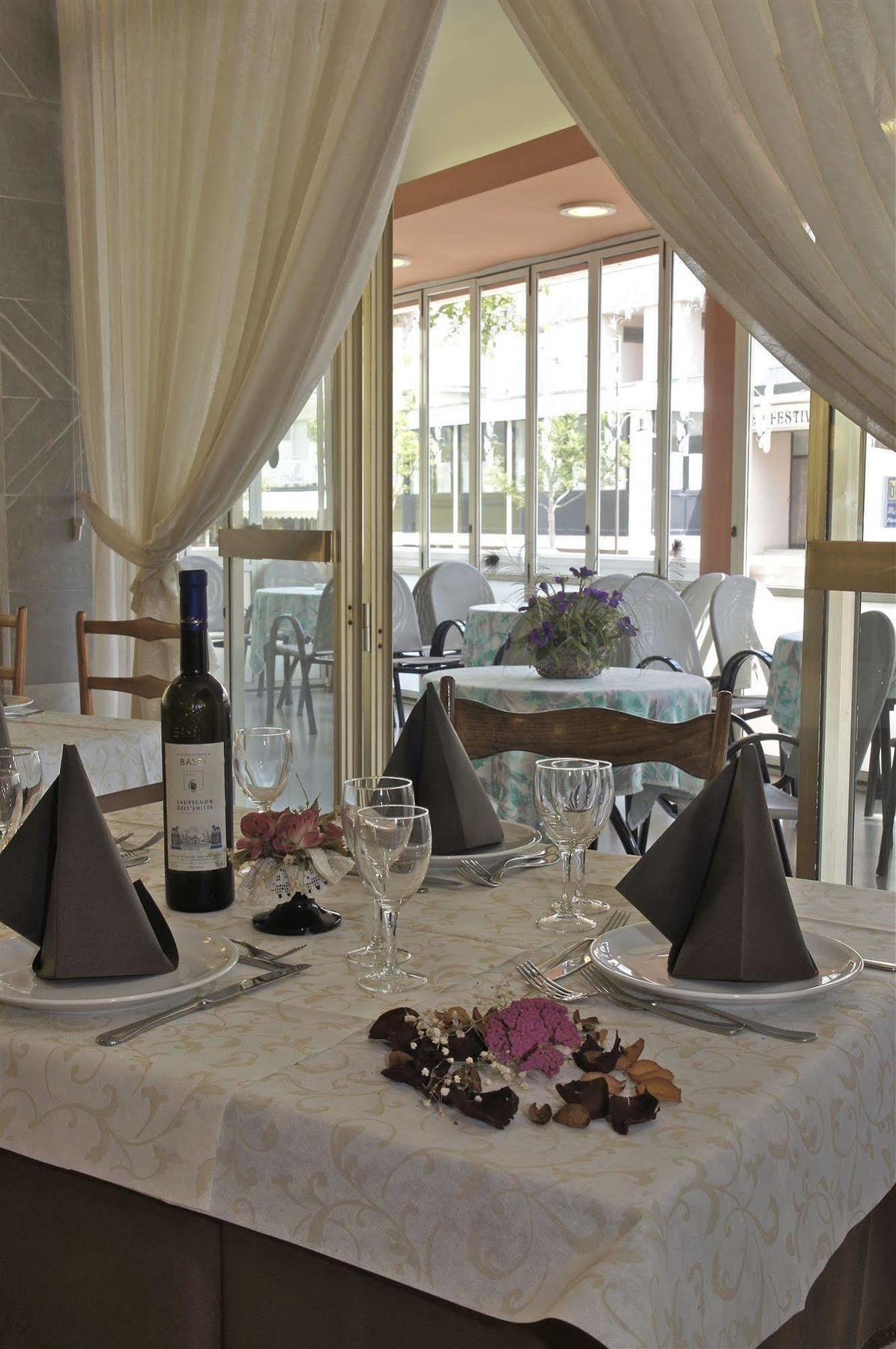 Hotel Victory Cesenatico Kültér fotó